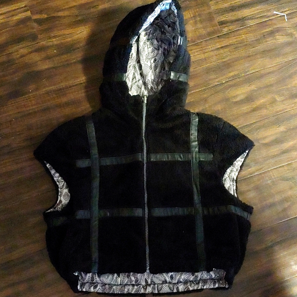 Reversiable vest